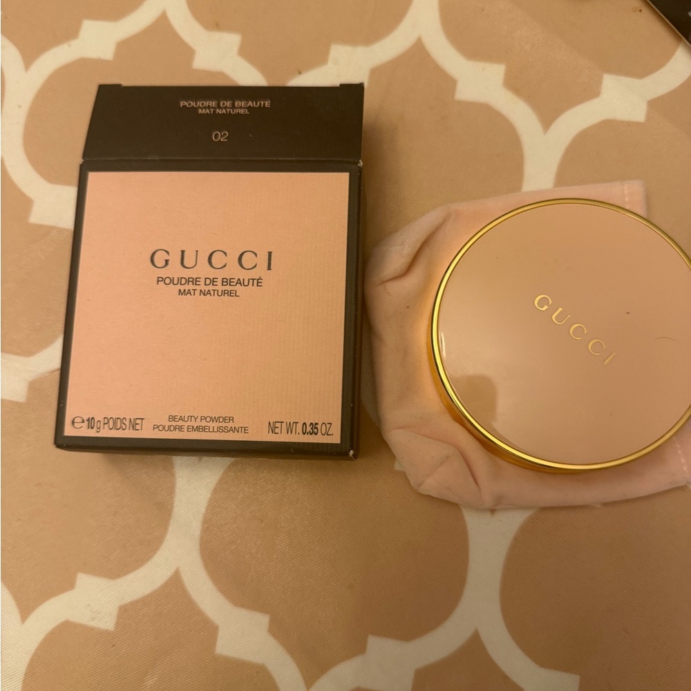 Gucci Beauty Powder in Shade 02